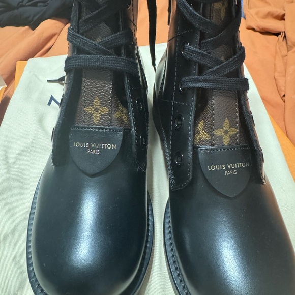 100% authentic  Louis Vuitton Metropolis Flat Ranger boots new size 37 - Picture 6 of 9